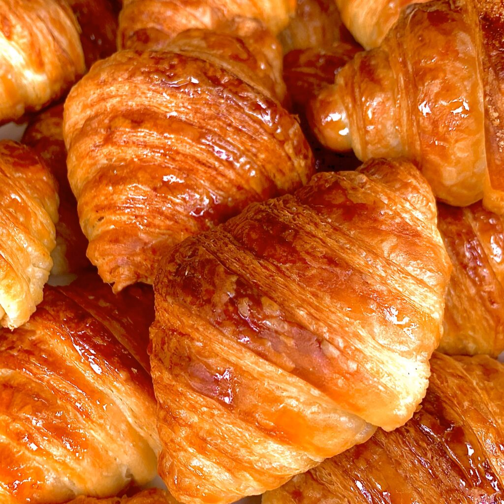 パティシエの窯出しクロワッサン 菊川市ケーキ屋 パティスリーアンベリー